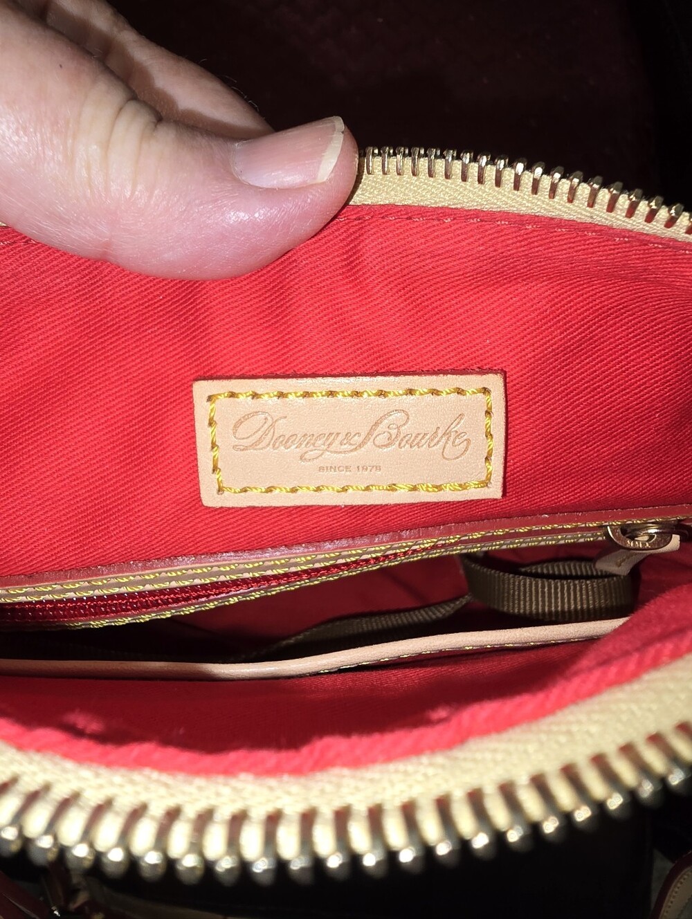 Dooney & Bourke EUC Yellow & White  Chevron Crossbody Bag with Tan Leather Trim - Picture 5 of 6